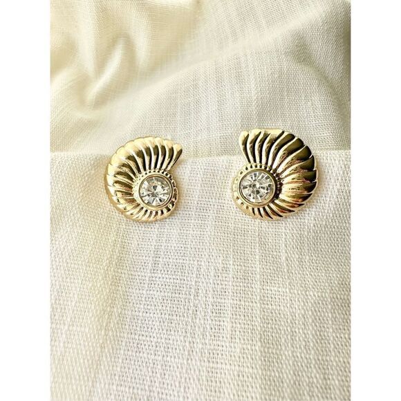 Sparkly seashell gold color stud earrings ￼ - Picture 3 of 4